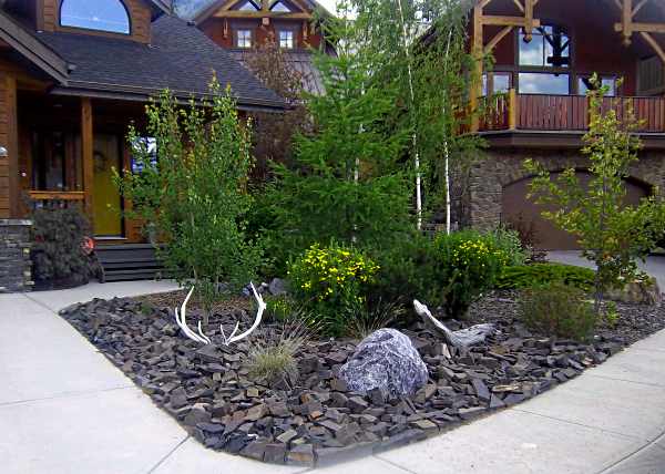Featured image of post Curb Appeal Small Front Yard Landscaping Ideas With Rocks / Front yard landscaping can be a challenge when you've got a small space.