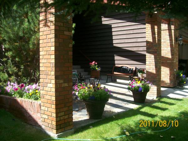 A flagstone patio in this small courtyard entrance makes a great little sitting area for morning coffee.