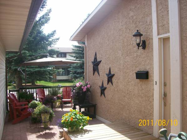 A trip to Paris with its courtyards and cafes inspired these homeowners in designing this side yard entrance.