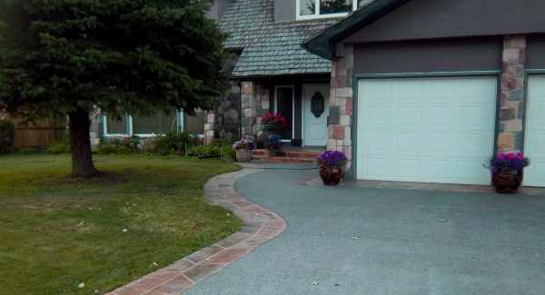 This strip of flagstone driveway eding is an attractive and practical way to provide curb appeal.