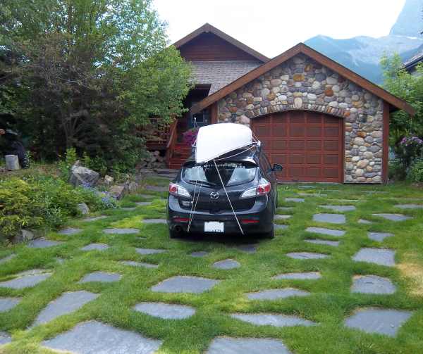 Driveway ideas like this flagstone path style, are a great way to add character to your front yard.