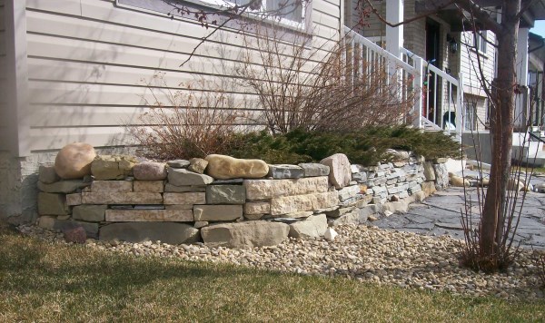 A mixed wall using a variety of stones is a little more challenging to assemble. This is where your puzzle building skills come in handy.